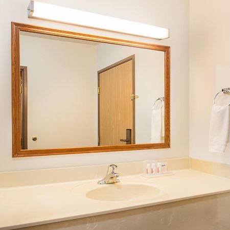 Super 8 By Wyndham Galva Hotel Bagian luar foto
