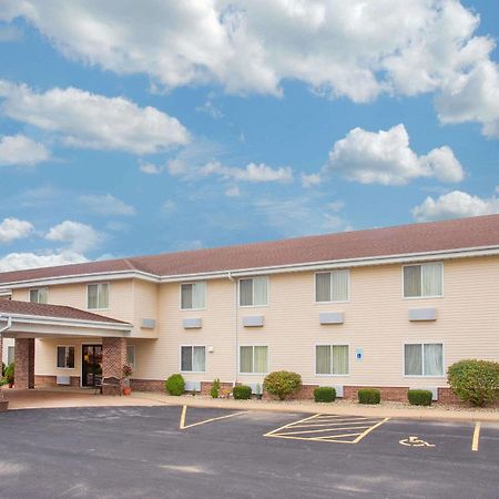 Super 8 By Wyndham Galva Hotel Bagian luar foto