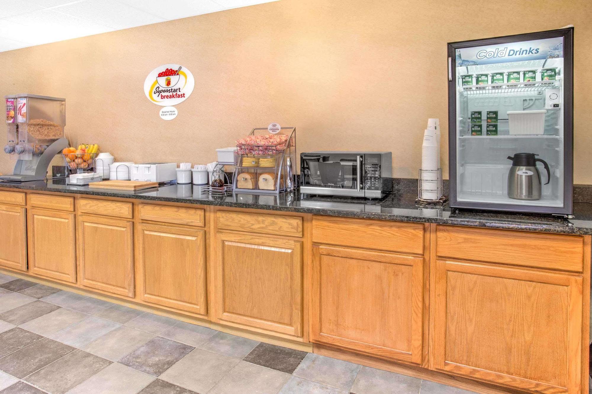 Super 8 By Wyndham Galva Hotel Bagian luar foto